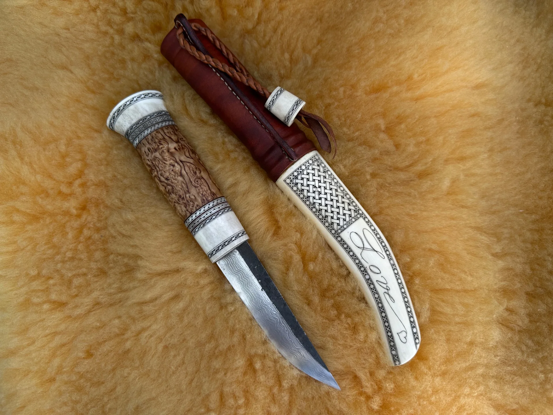 Sami Knife Style - Engraving Antler Knife view 2