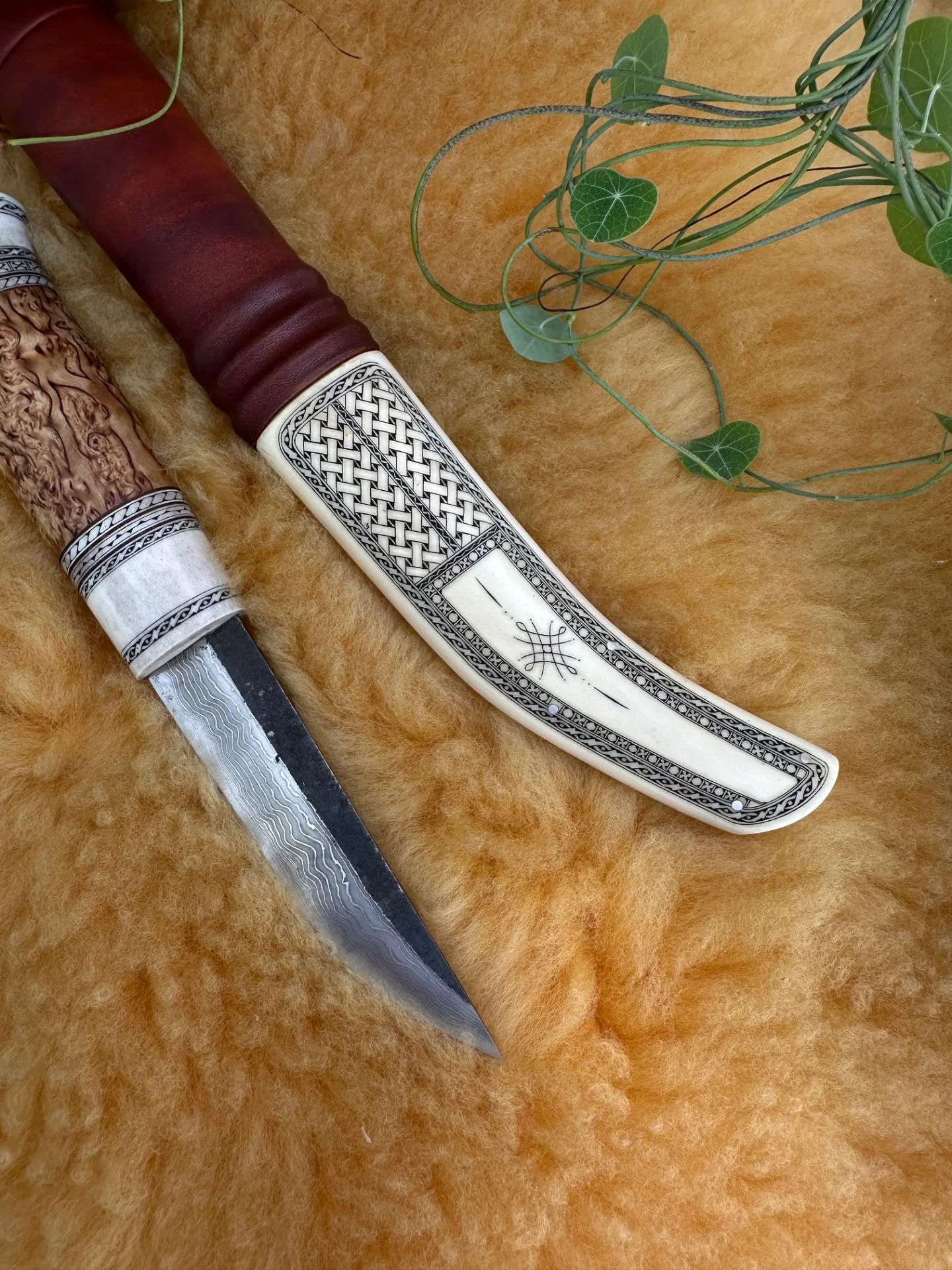 Sami Knife Style - Engraving Antler Knife view 4
